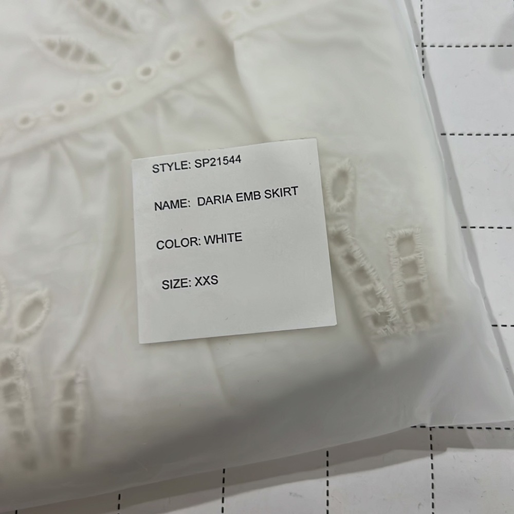 🆕Generation Love Daria Embroidered Skirt White Scalloped Edge Design Sz XXS - Picture 3 of 7